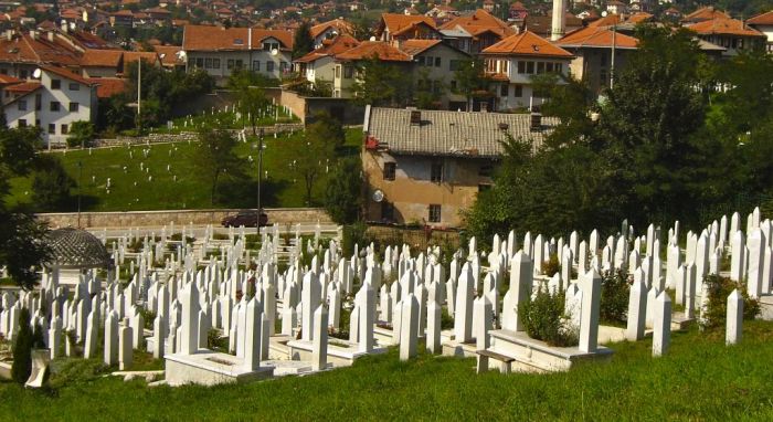 201101 Sarejevo Graveyard